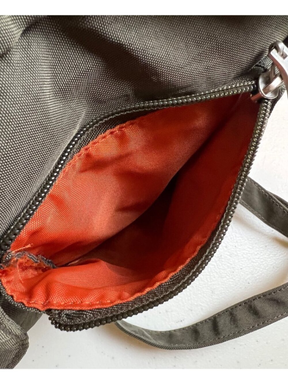 Olive Baggallini Crossbody Orange Interior - Picture 12 of 14